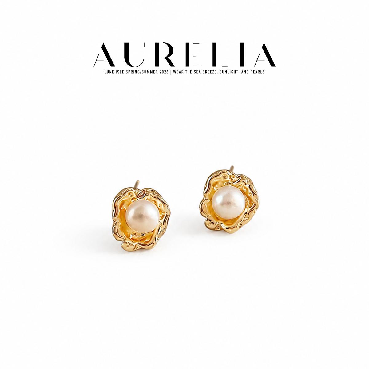 Fluid Frame Freshwater Pearl Stud Earrings — product view